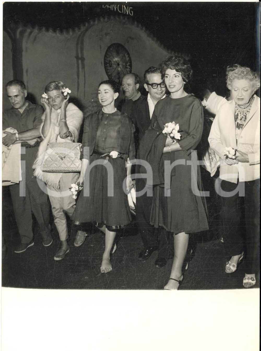 1961 PORTOFINO Maria CALLAS e Margot FONTEYN tornano al panfilo di ONASSIS Foto