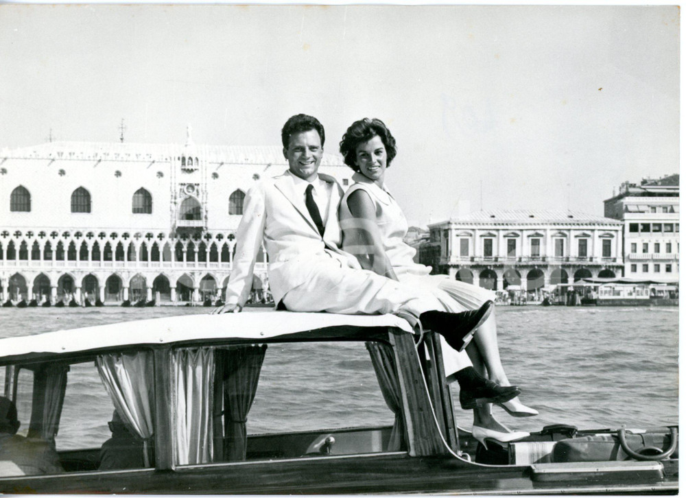 1960 ca VENEZIA Mostra del Cinema - Antonella LUALDI e Franco INTERLENGHI *Foto 
