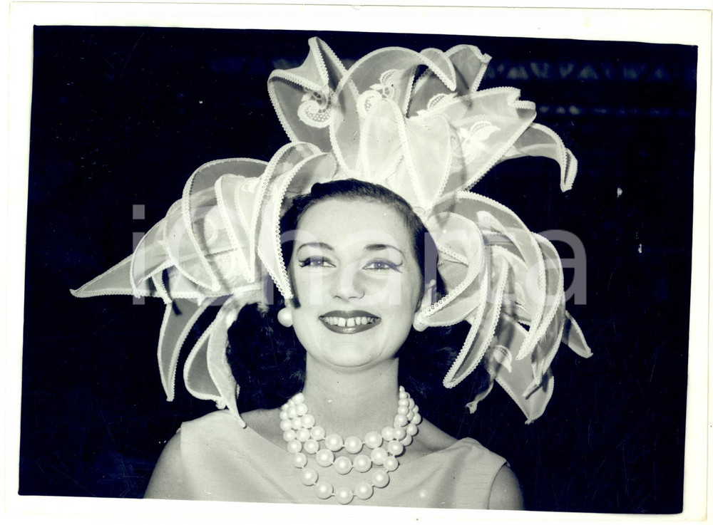 1961 LONDON Socialite Bunty KINSMAN wears a petal hat for Royal Ascot *Photo
