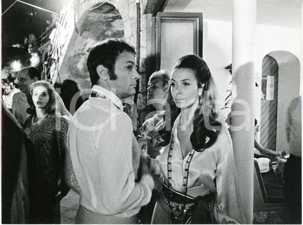1968 MAREMODA CAPRI  L'attore Tony CURTIS con la moglie Christine KAUFMANN *Foto