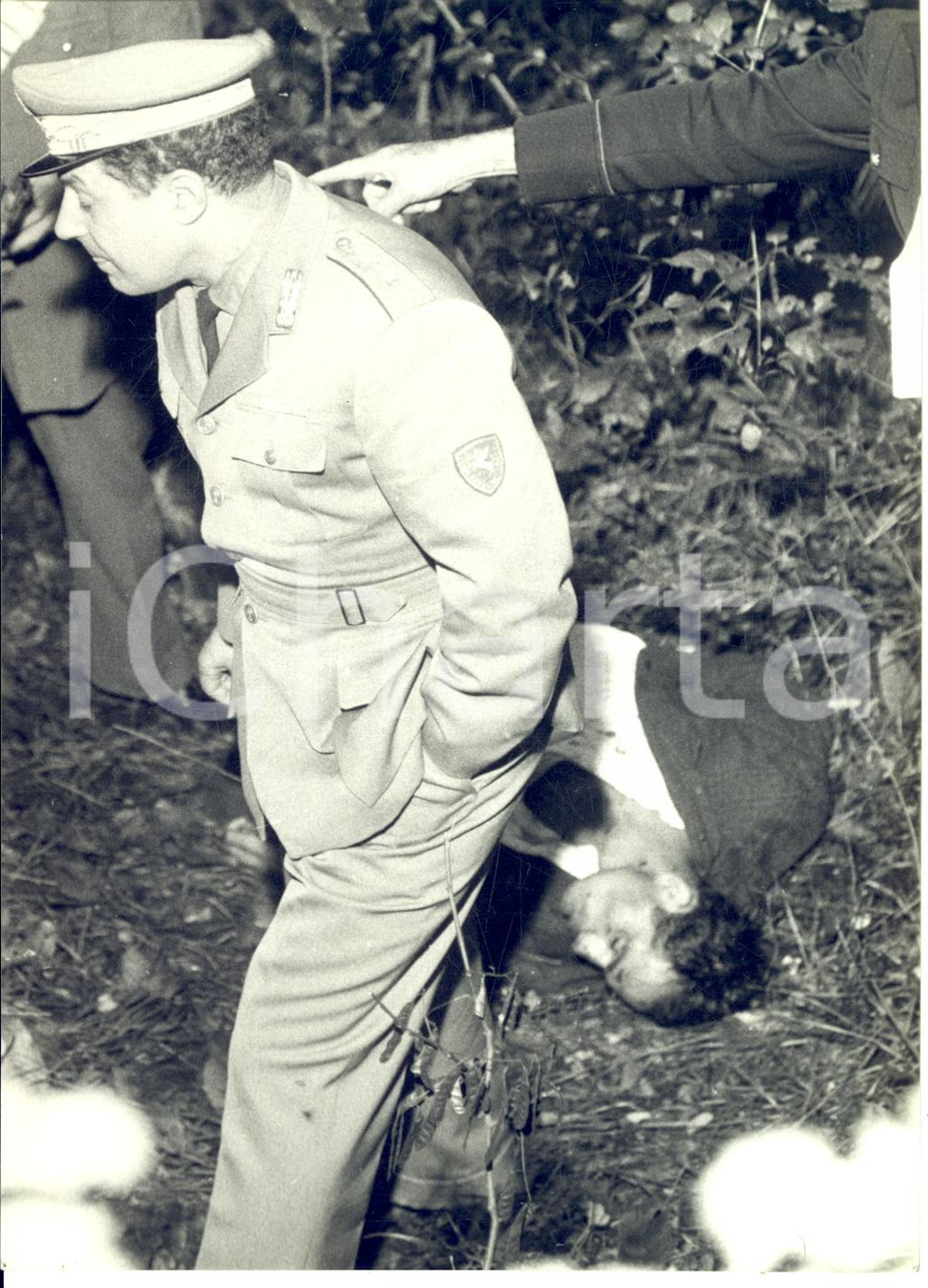 1960 GENOVA PONTEDECIMO Omicidio per tentata violenza - Polizia al lavoro *Foto