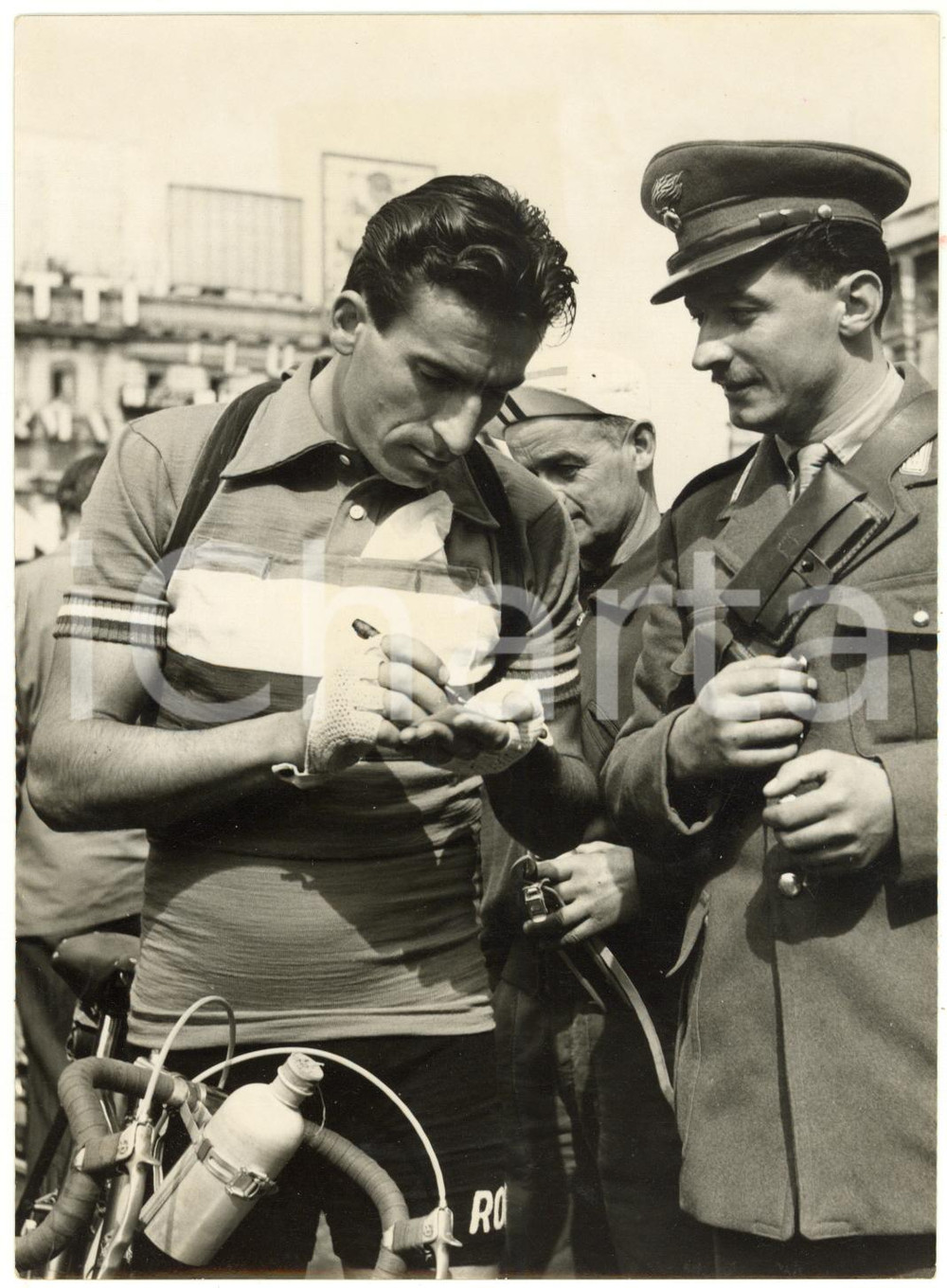 Fotografia d epoca originale 1955 CICLISMO GIRO D ITALIA MILANO 1Â° tappa  RaphaÃ«l GEMINIANI firma autografi 1