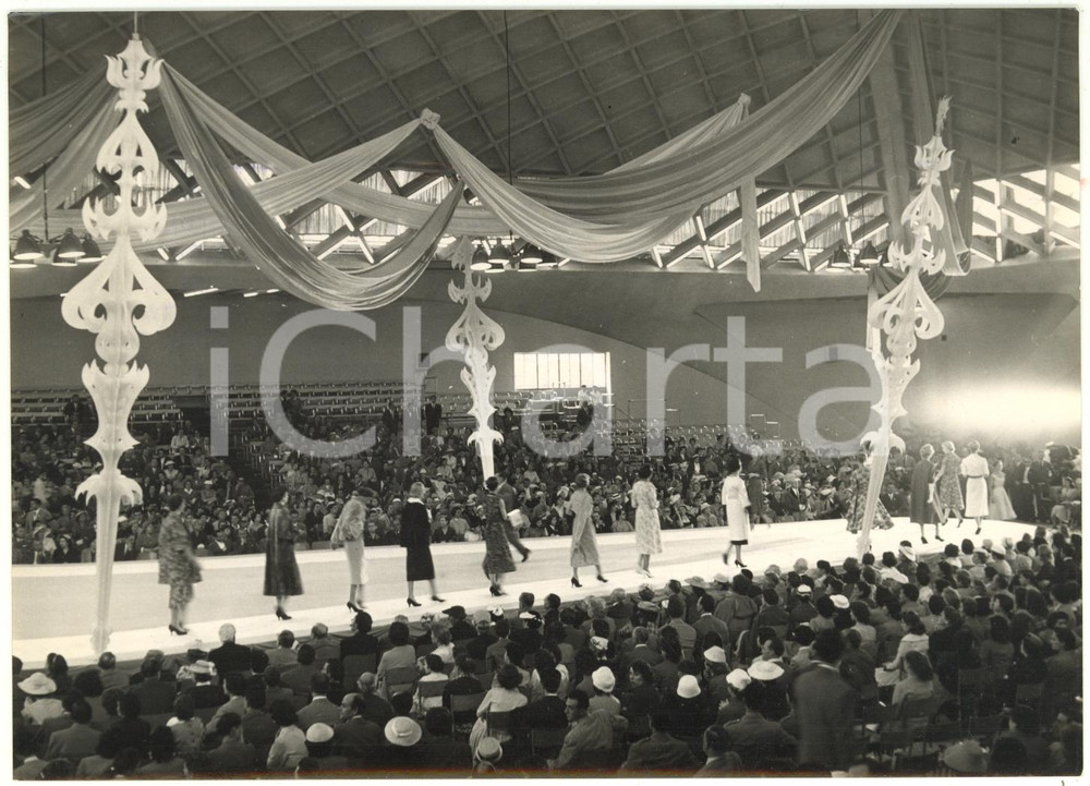 1956 TORINO ESPOSIZIONI - RASSEGNA ACCONCIATURA Sfilata modelli casa BRESSI (1)