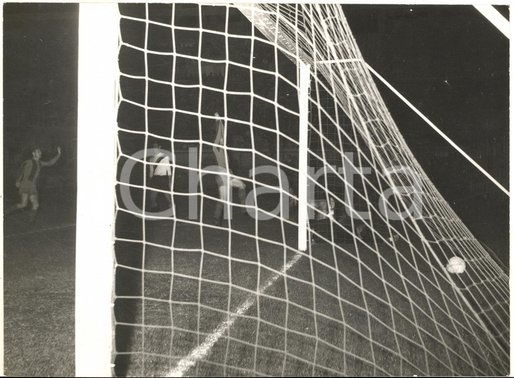 1959 CALCIO MILANO Coppa delle Fiere - INTER-BARCELLONA 2-4 Goal spagnolo - Foto