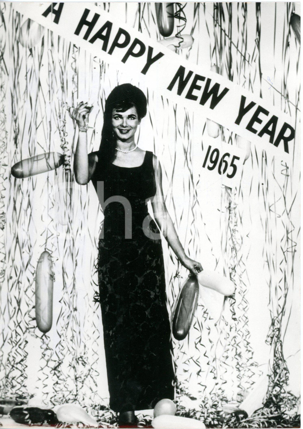 1964 HOLLYWOOD - CAPODANNO - Miss Israele Gilda COLAN durante i festeggiamenti