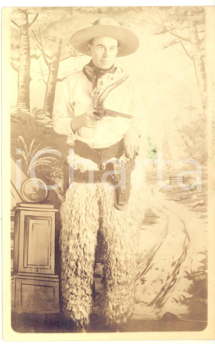 Cartolina originale da collezione 1920 ca USA A cowboy in fur chaps  VINTAGE real photo postcard FP NV 1
