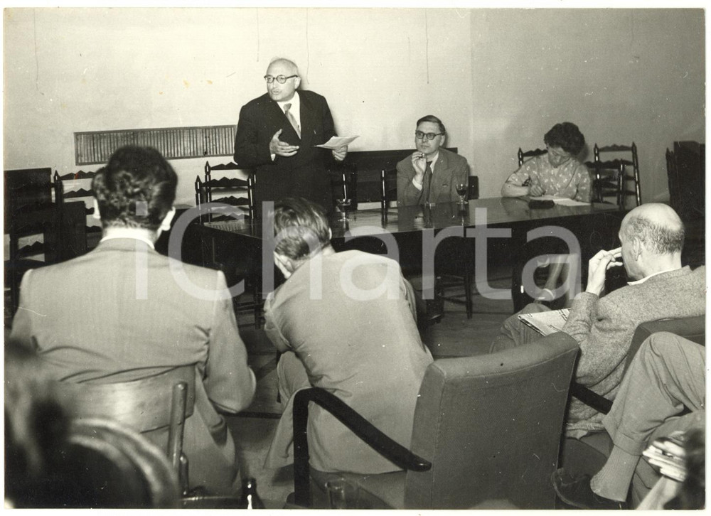 1953 ROMA - PSI - Pietro NENNI tiene conferenza alla Sala Stampa Estera *Foto