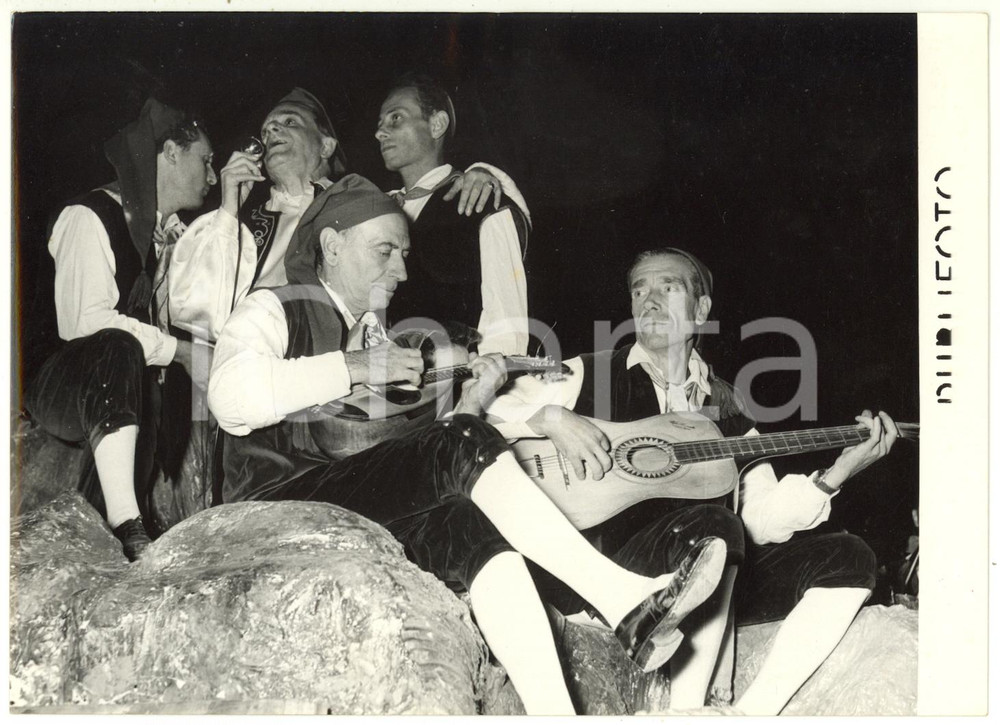 1953 NAPOLI FESTA DI PIEDIGROTTA Musicisti in costume sul "Carro delle Canzoni"