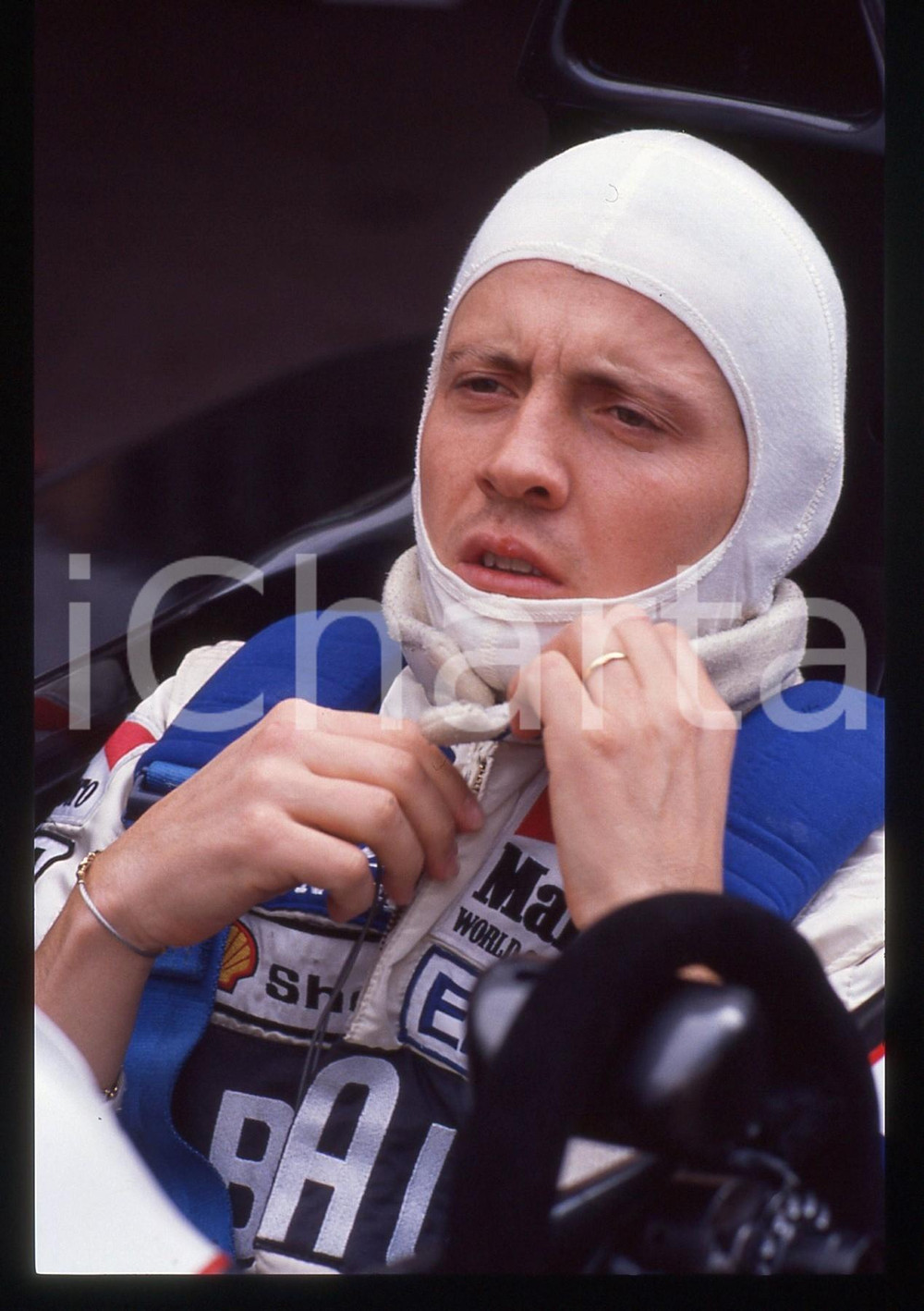 35mm vintage slide* 1991 FORMULA 1 - Stefano MODENA su TYRRELL 020 ai box