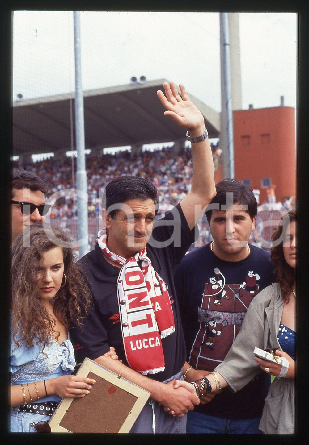 35mm vintage slide* 1991 LUCCA - CALCIO Corrado ORRICO con tifosi LUCCHESE (1)