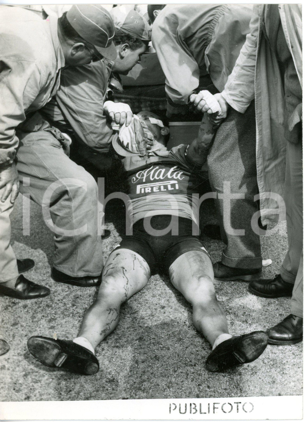 1953 CICLISMO 36^GIRO D'ITALIA 1^TAPPA - Luciano MAGGINI a terra ferito *Foto