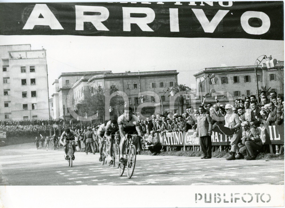 1958 NAPOLI CICLISMO Giro della Campania - Alfredo SABBADIN vince al traguardo