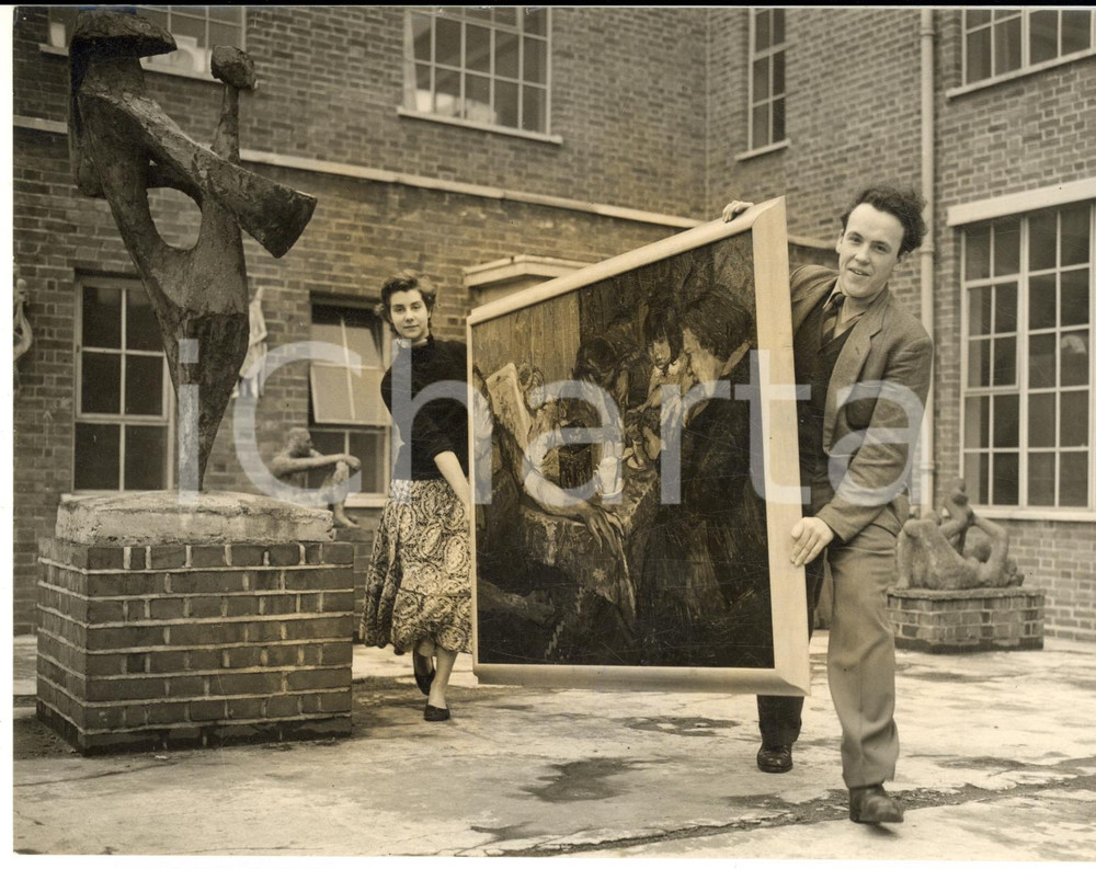 1954 LONDON Students carry a painting to the Royal Academy's Summer Exhibition
