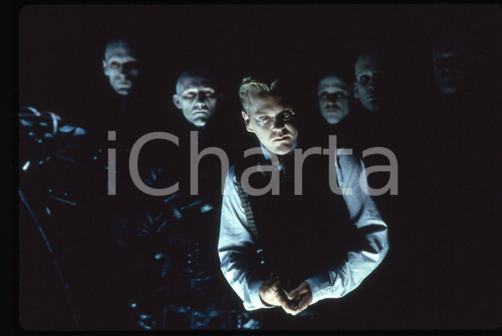 35mm vintage slide*1998 DARK CITY - Kiefer SUTHERLAND in una scena del film (1)