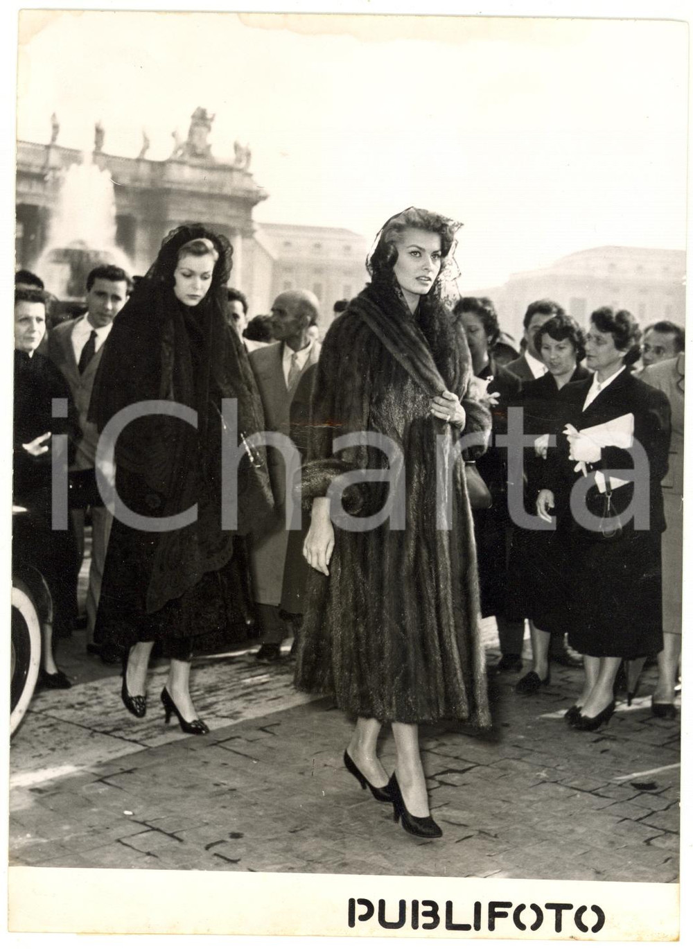 1955 ROMA Sophia LOREN e Tania WEBER si recano in udienza da papa Pio XII *Foto