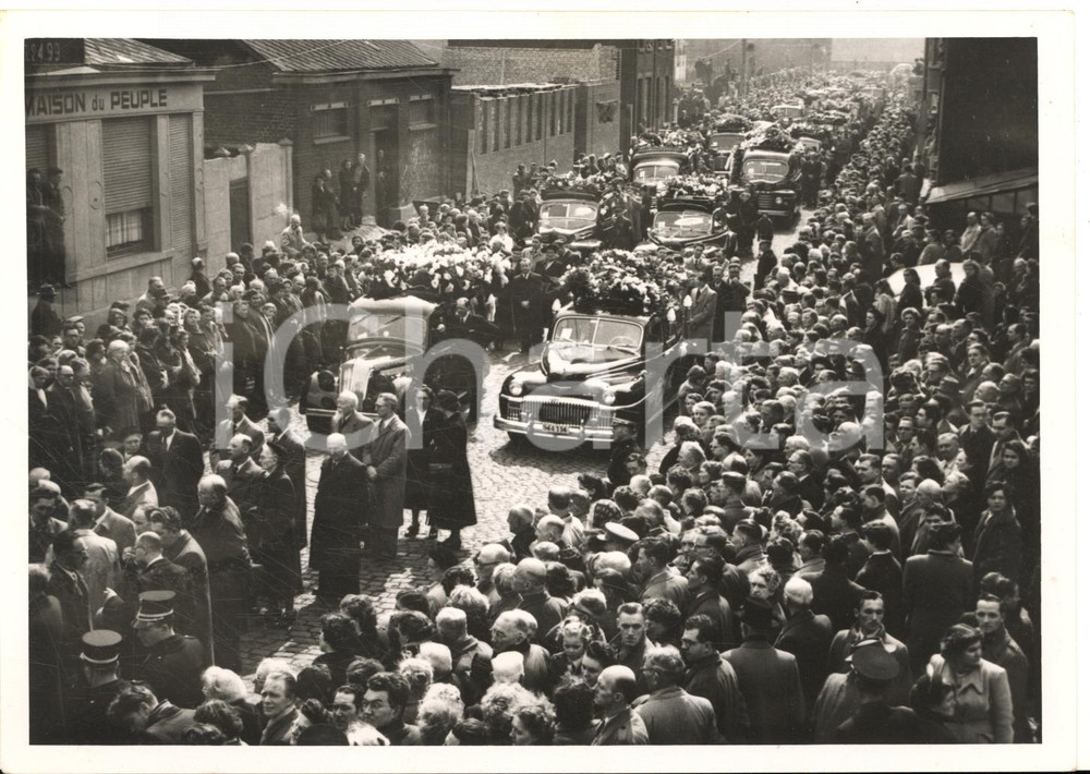 1955 ca BELGIQUE Folla a un funerale pubblico - Fotografia 18x13 cm