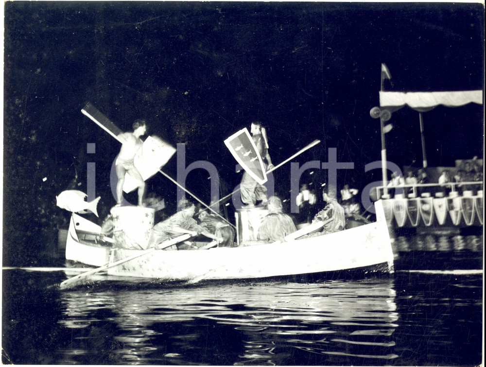 1960 ca IMPERIA Palio del Mare - Una fase del combattimento *Foto 24x18 cm