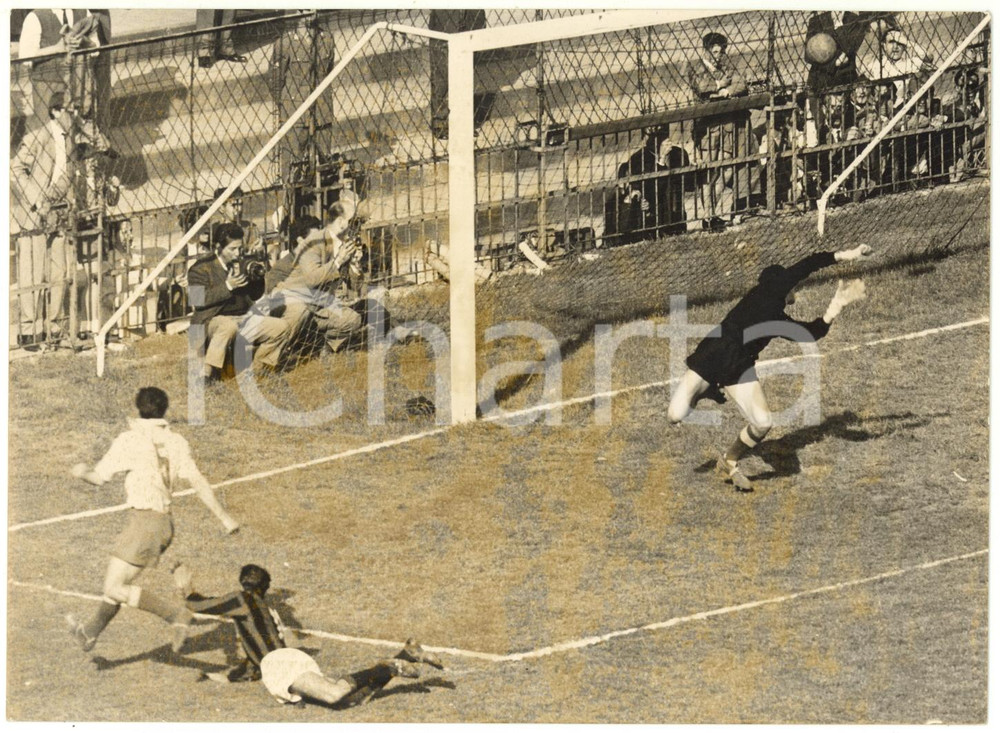 1958 MILANO - CALCIO SERIE A - Milan-Verona 2-0 - Rete di Ernesto CUCCHIARONI