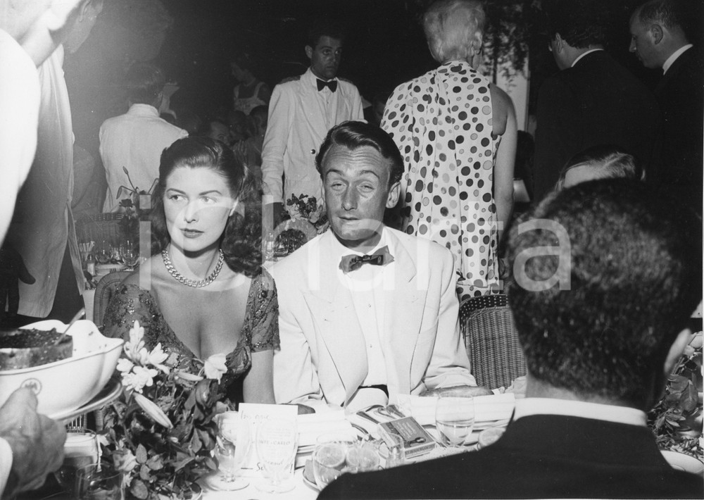 Agosto 1955 MONTECARLO Sporting d'Eté - Cena di gala - Foto vintage 24x18 1955Fotografia vintage rara d'epoca.Timbro archivio Publifoto Genova al verso.FORMATO: 24x18 cm CONDIZIONI: FAIR (difetti di stampa)ICHARTA mette in vendita le stampe vintage della collezione Publifoto Genova, per la maggior parte inedita o in tiratura di pochi esemplari. Si tratta di un'ottima opportunit&agrave; di investimento per i collezionisti di fotografie d'epoca.    originale e autentica 1