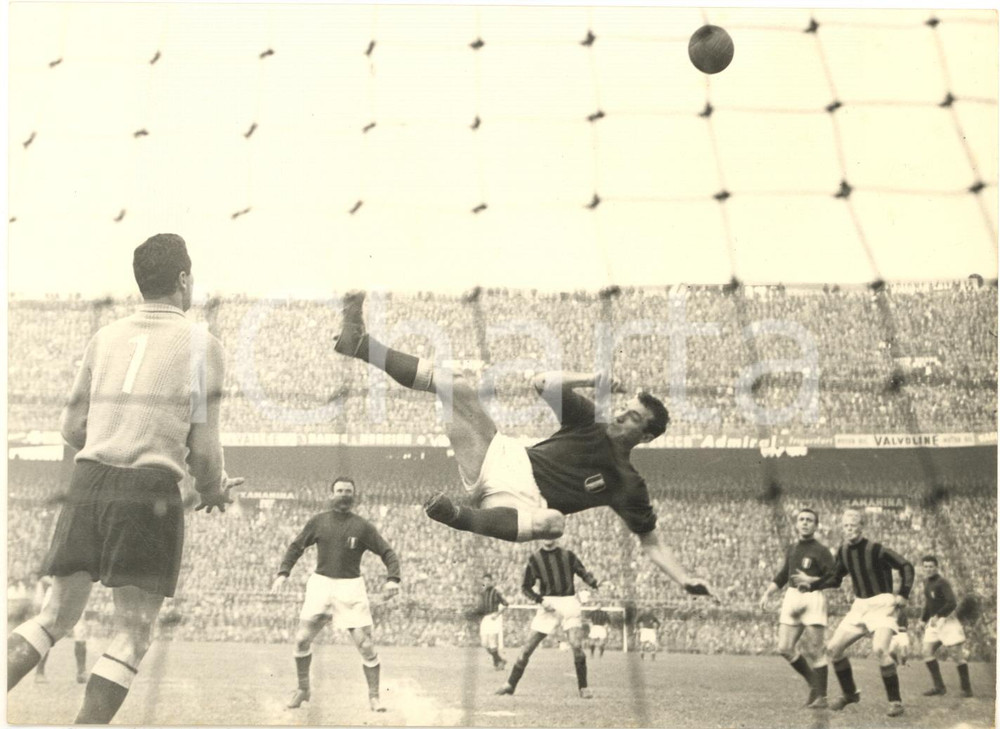 1957 MILANO CALCIO MILAN-FIORENTINA 2-0 Rovesciata di Francesco ROSETTA *Foto