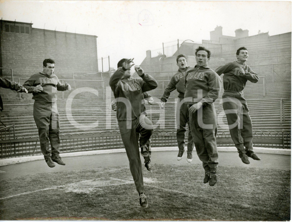 1955 LONDON HIGHBURY - FOOTBALL UNDER 23 - Italian team during the training