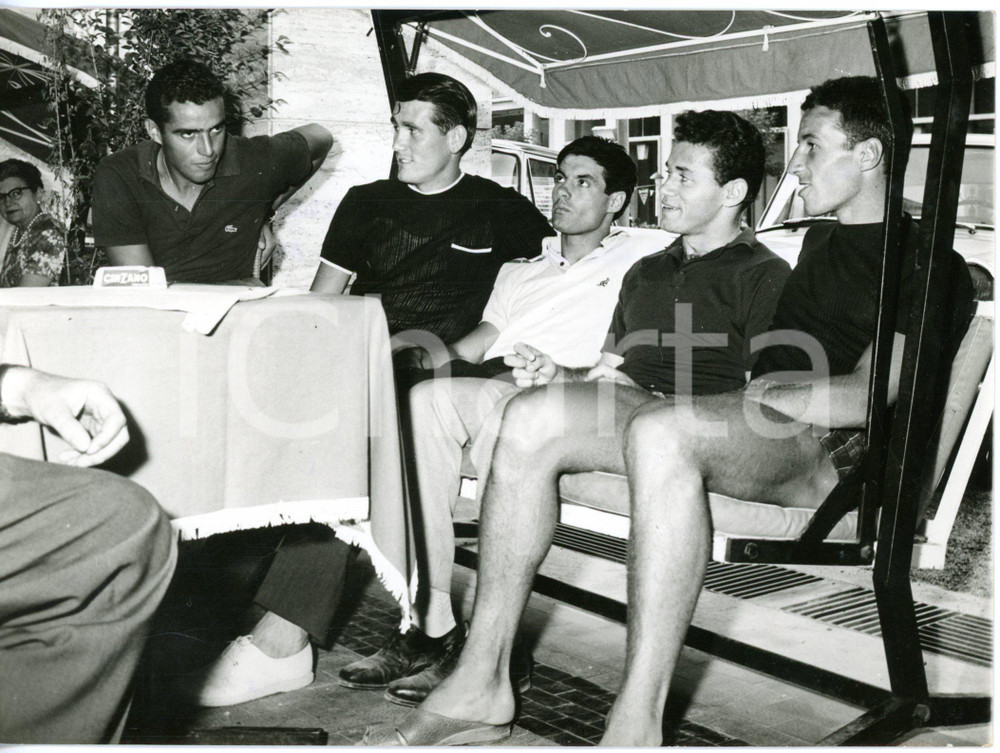 1962 CUNEO CALCIO Ritiro JUVENTUS  - La squadra durante una pausa *Foto