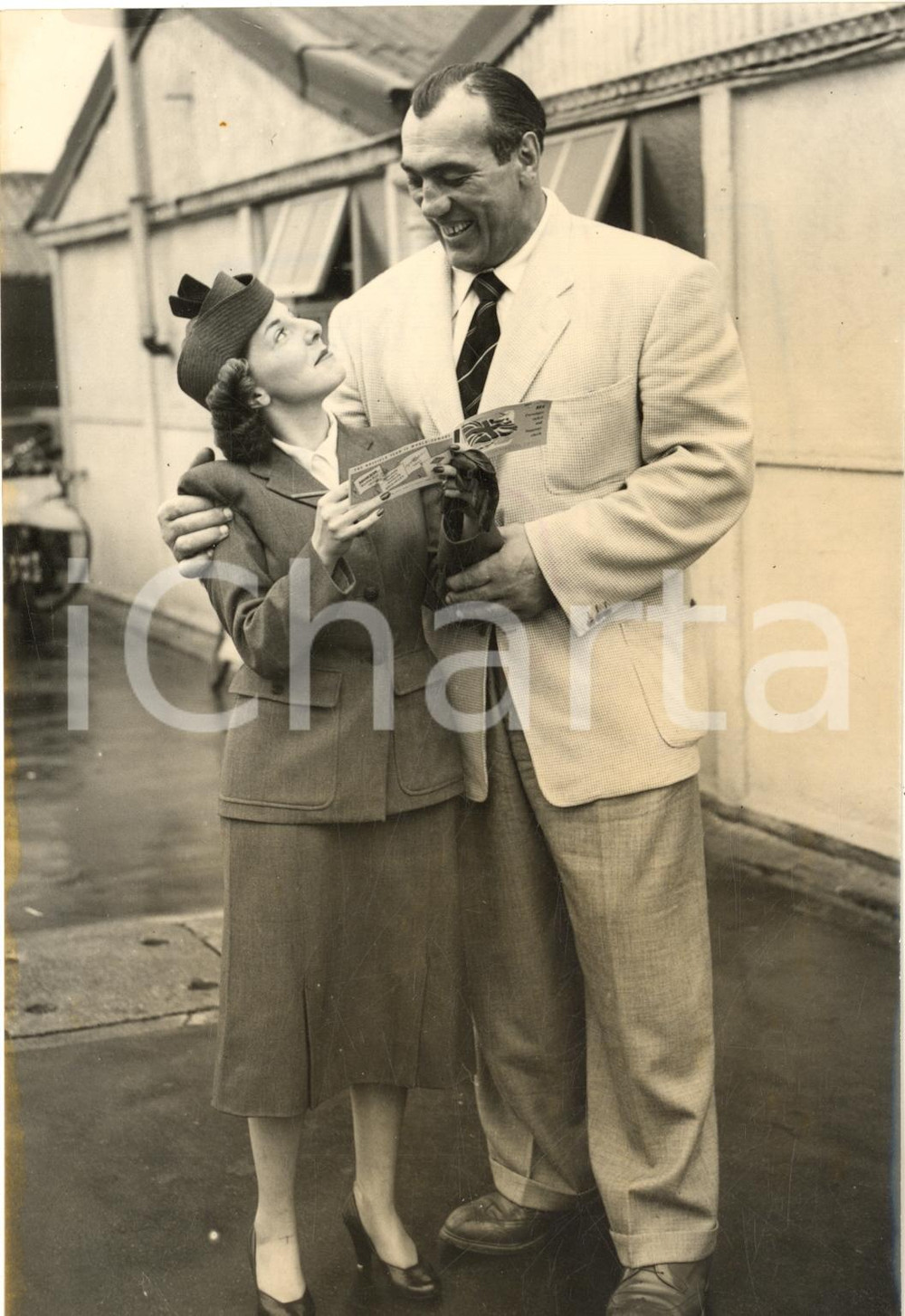 1954 LONDON Airport - Boxer Primo CARNERA with a BEA receptionist - Photo 14x20