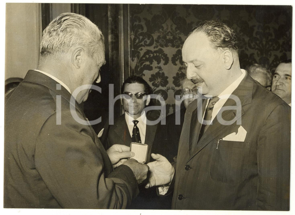 1958 ROMA Paolo DALLA TORRE riceve Vittorio PERTUSIO sindaco di GENOVA ^Foto