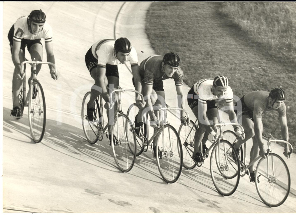 1955 ca CICLISMO PADOVA Pistard azzurrabili in allenamento al velodromo *Foto