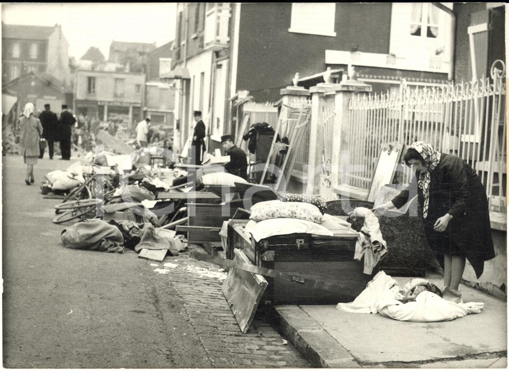 1961 CLAMART (FRANCE) Effondrement de pavillons - Familles évacuées *Photo 18x13