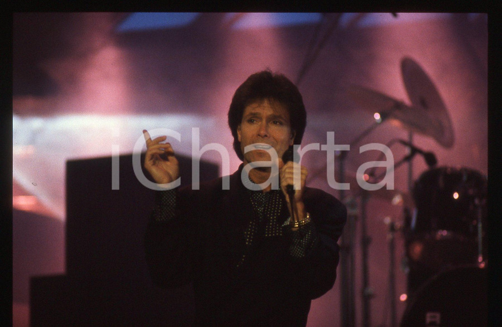 35mm vintage slide* 1989 SANREMO Cliff RICHARD sul palco del PALABARILLA (64)