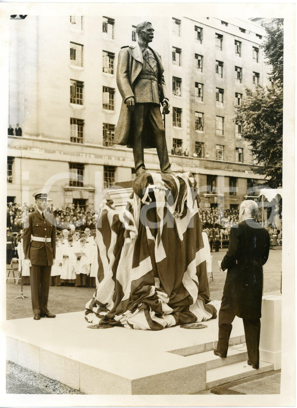 1961 LONDON MOD Whitehall - Harold MACMILLAN unveiling Hugh TRENCHARD memorial