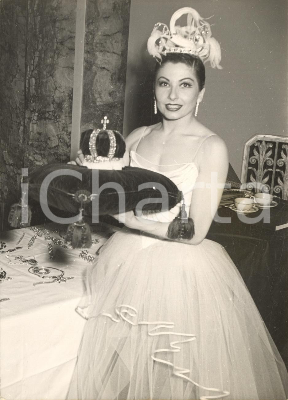 1953 NEW YORK April in Paris Ball - Zizi JEANMAIRE with jewelry by CARTIER