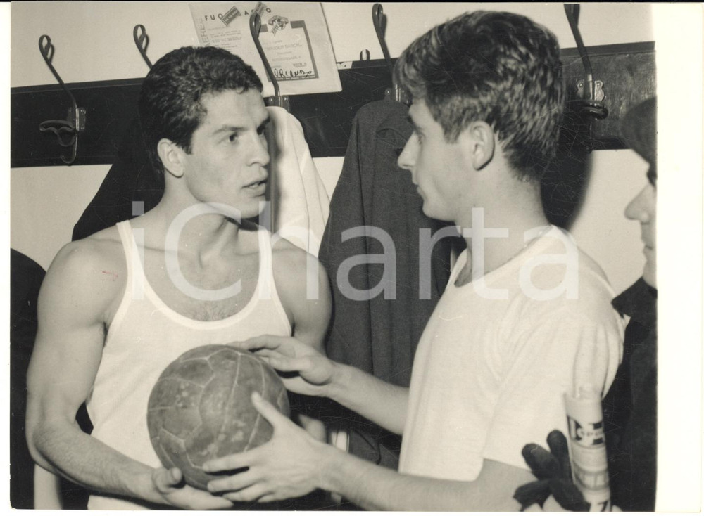 1962 BOLOGNA ITALIA-TURCHIA 6-0 Alberto ORLANDO e Gianni RIVERA con il pallone