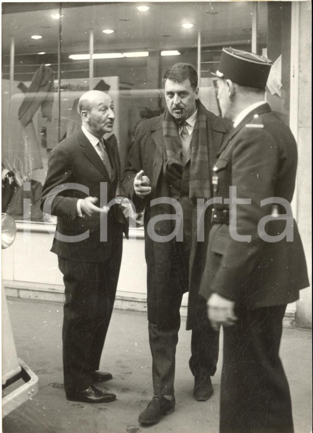 1962 PARIS Fbg Saint-Honoré - Jacques SERRA dopo la rapina nella sua gioielleria