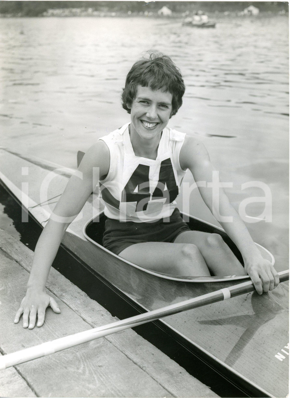 1960 LONDON Hyde Park - Marianne TUCKER ready for Serpentine Regatta *Photo