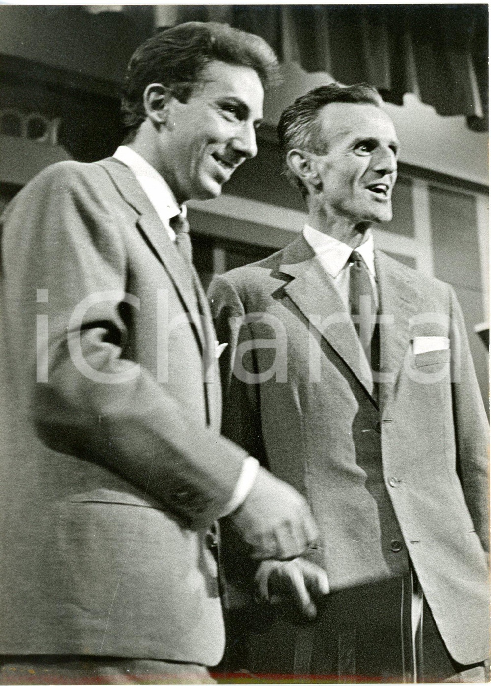 1956 LASCIA O RADDOPPIA? Mike BONGIORNO e il vincitore Marcello COSINI *Foto