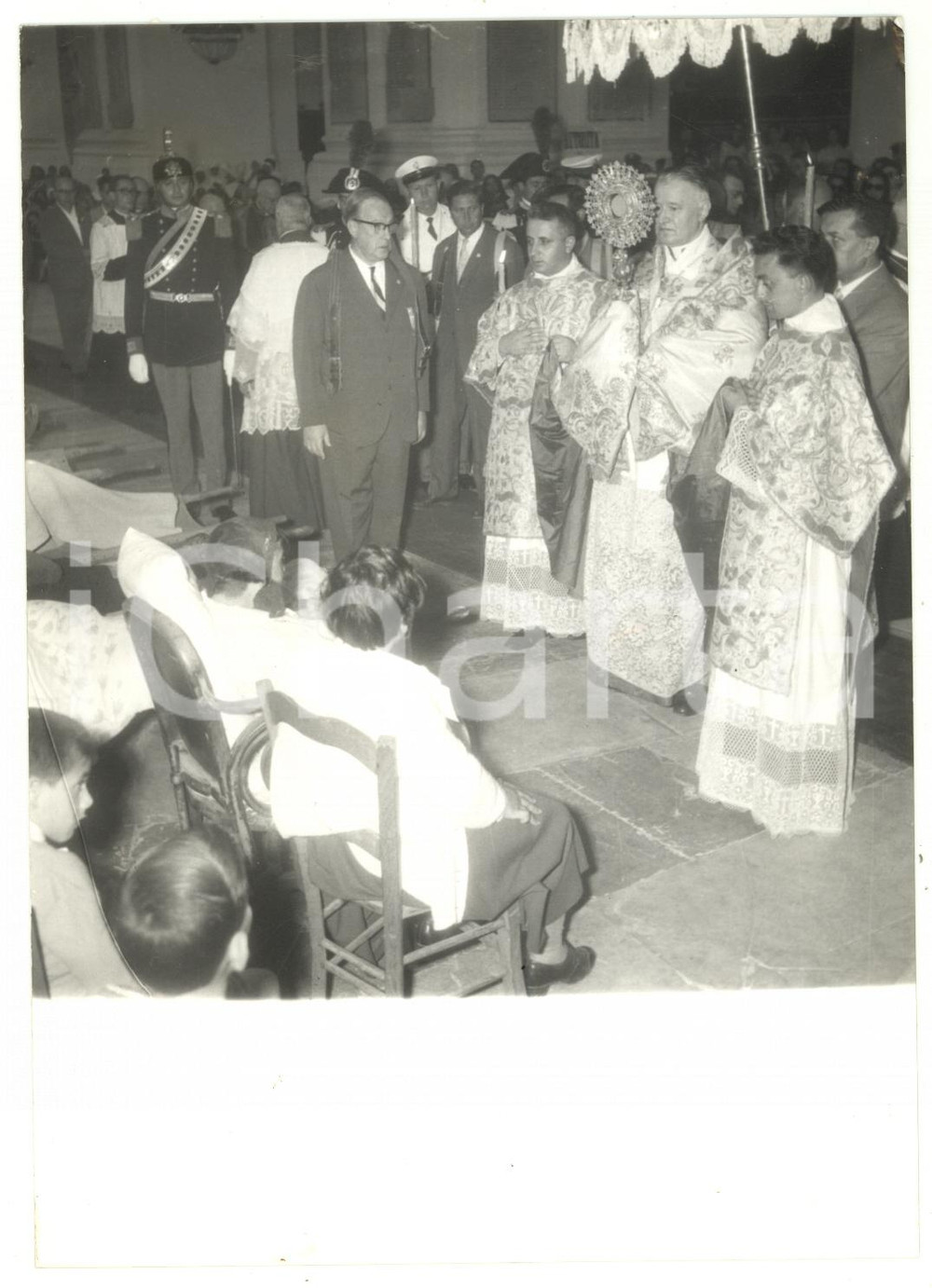 1959 CATANIA Chiesa San Nicola - Cardinale Marcello MIMMI benedice gli ammalati