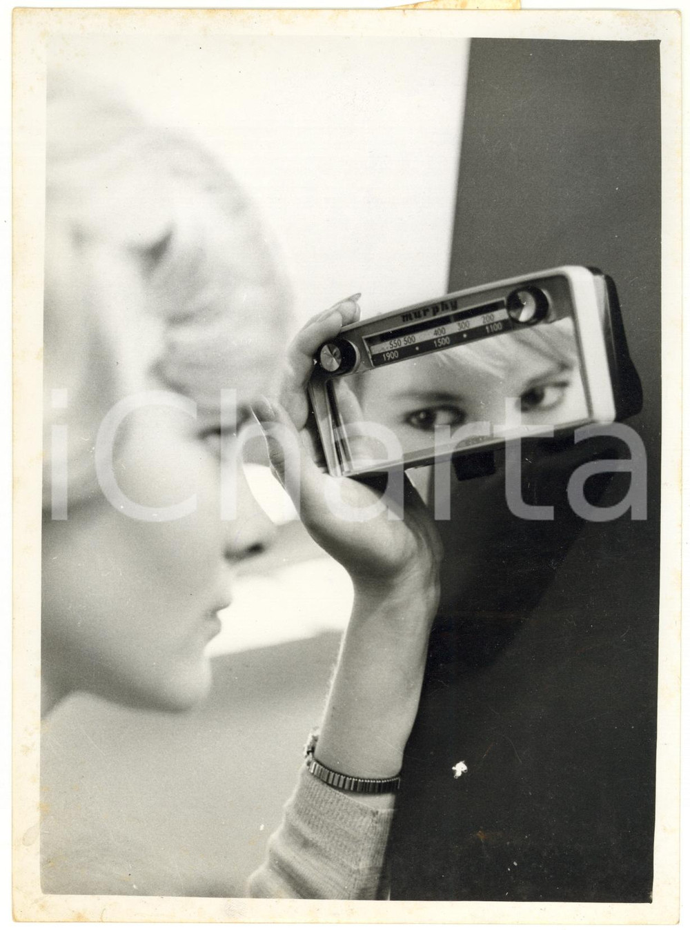 1961 LONDON RADIO SHOW Girl hold a MURPHY radio combined with rear-view mirror