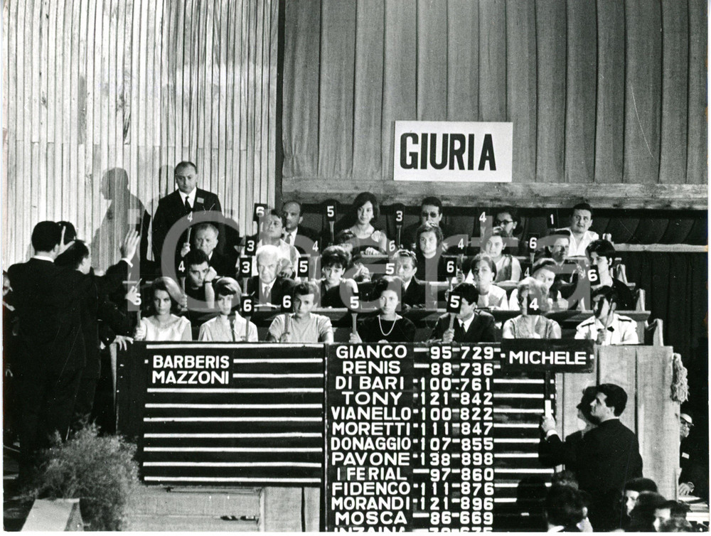 1965 MILANO IV° CANTAGIRO Giuria vota cantante Gianfranco MICHELE MAISANO