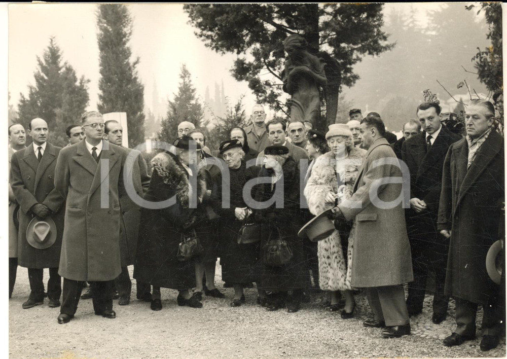 1956 BERGAMO 25° Anniversario morte Enrico RASTELLI - La vedova alla cerimonia