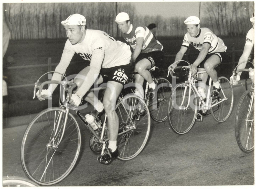 1959 CICLISMO MILANO-SANREMO Miguel POBLET in testa nell'area di Pavia *Foto