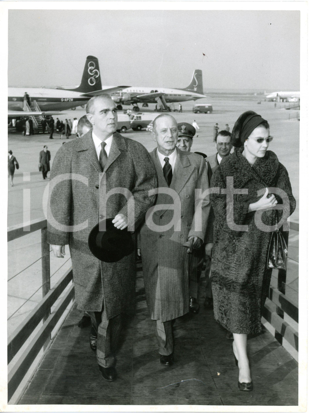1961 ROMA Fiumicino - Arrivo di Konstantinos KARAMANLIS con Amalia MEGAPANOU