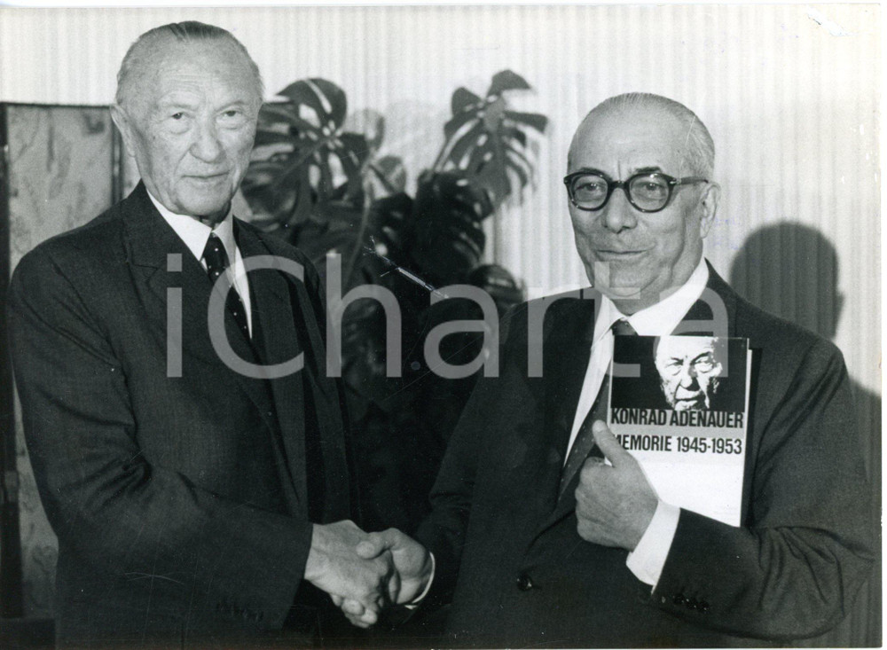1966 MILANO Arnoldo MONDADORI Konrad ADENAUER alla presentazione delle memorie