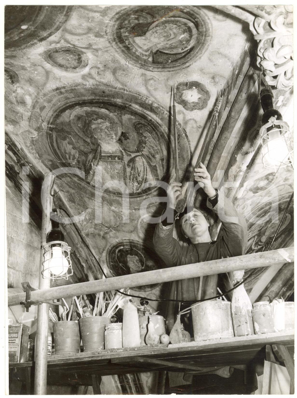 1959 WINCHESTER CATHEDRAL Guardian Angel's Chapel - Eve BAKER restoring a fresco