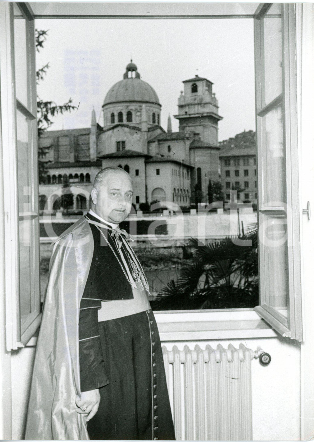 1958 VERONA Ritratto card. Giovanni URBANI di fronte a San Giorgio in Braida