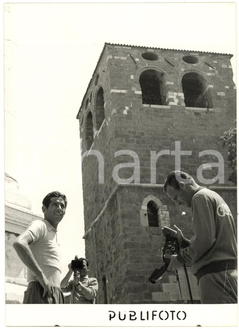 1955 TRIESTE - CICLISMO GIRO D'ITALIA - Rino BENEDETTI fotografa Gastone NENCINI