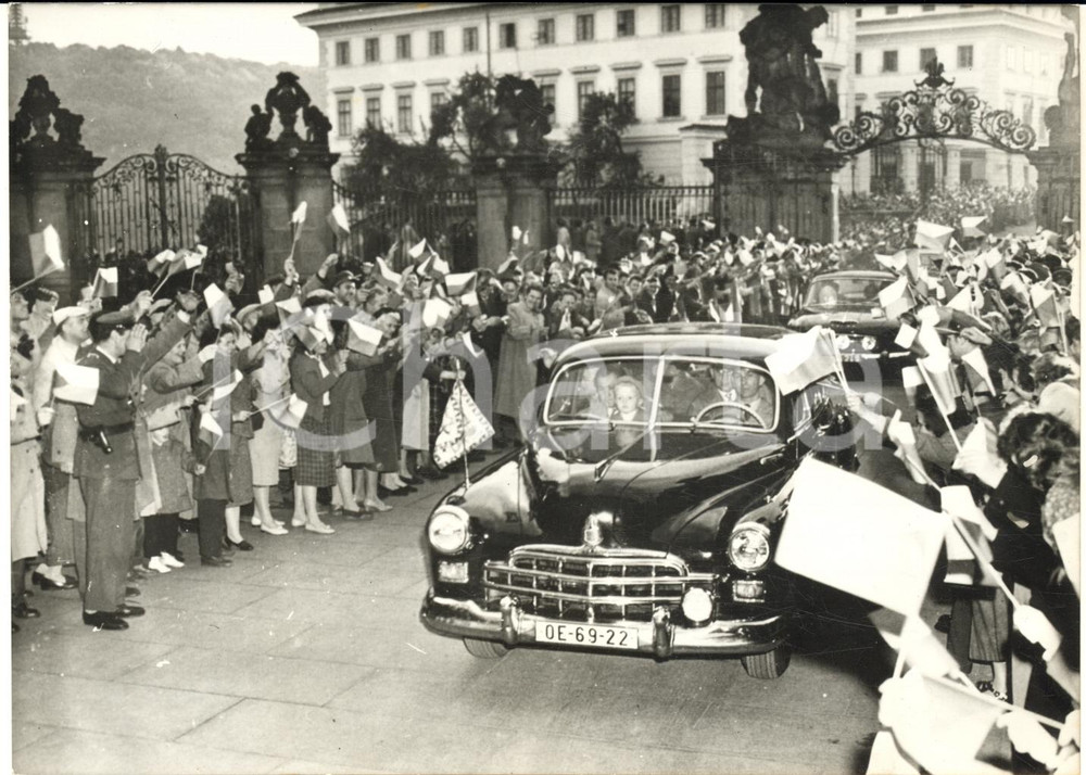 1960 PRAGA Presidente Antonín NOVOTNY festeggiato al rientro dagli USA *Foto