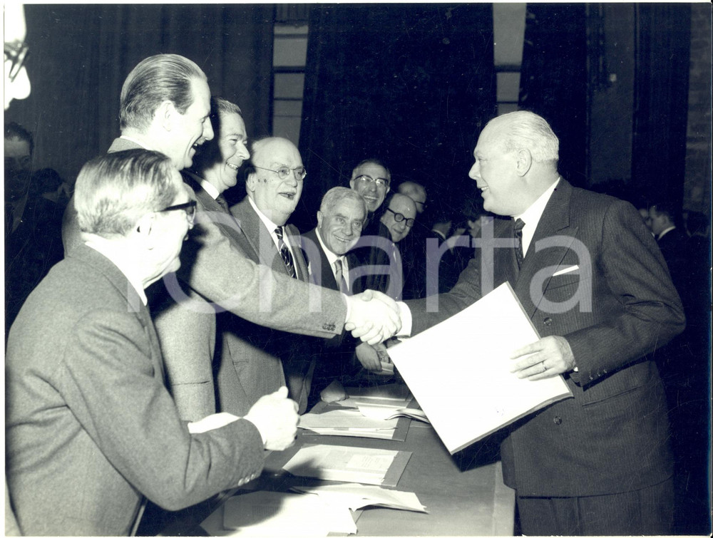 1962 GENOVA Teatro Margherita - Premiazione anziani ITALSIDER - Foto 24x18
