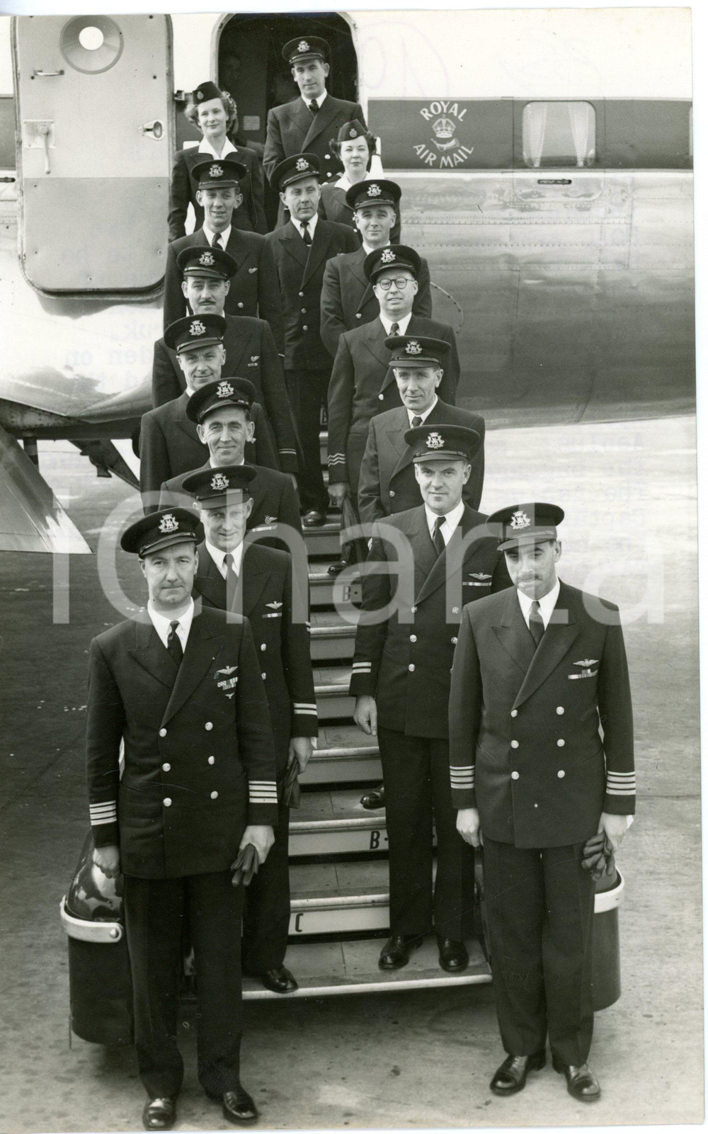 1954 LONDON Crews of the Royal BOAC aircrafts "Aeolus" and "Ajax" before leaving